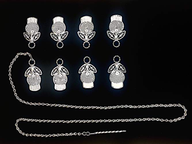 þistill Millur með nál og reim